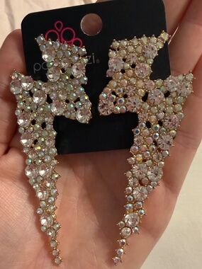 💎NWT, lighting bolt silver/gold statement earrings💎